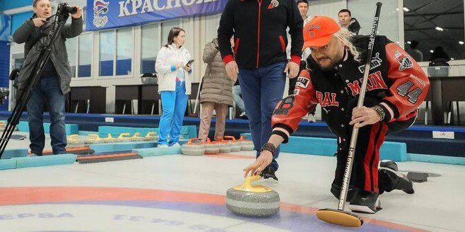 Филипп Киркоров покатал камни в Красноярске перед концертом